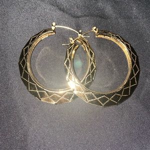 Gold detailed earrings.